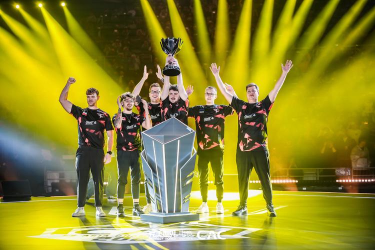 IEM墨尔本2025第二天：最佳比赛、击杀、评论、表情包、影响者反应